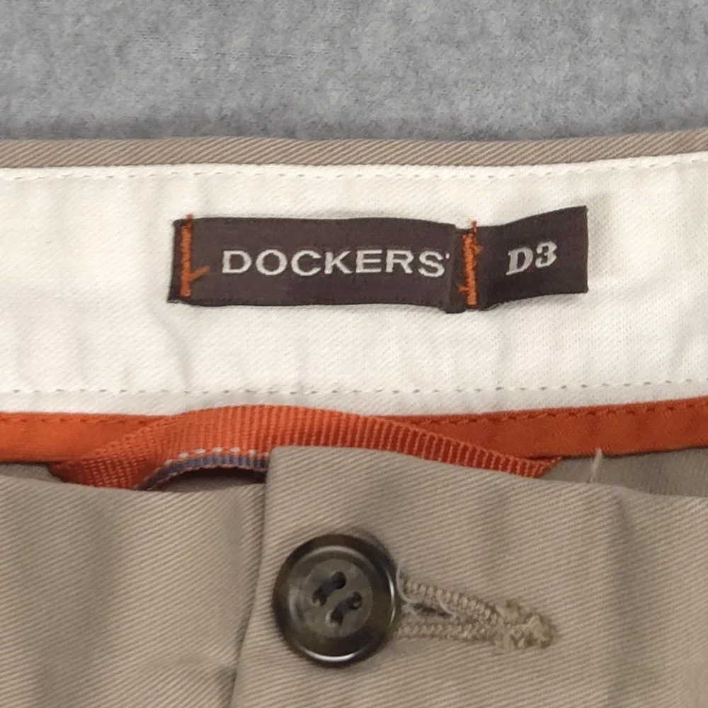 Dockers D3 Mens 34x30 Beige Khaki Flat Front Casual Chino Pants School